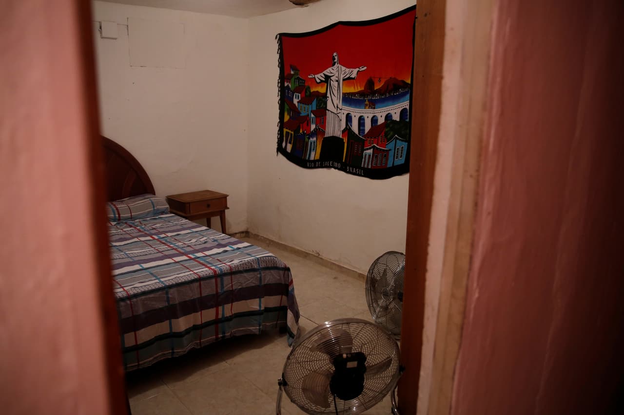 Una habitación para huéspedes de una casa en Pereira da Silva favela, Río de Janeiro, Brasil, el 2 de mayo de 2016.
