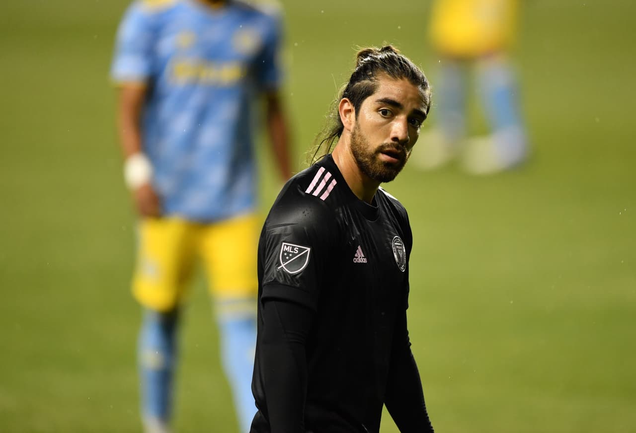 Neville: "Necesitamos que Pizarro sea el jugador más exitoso posible"