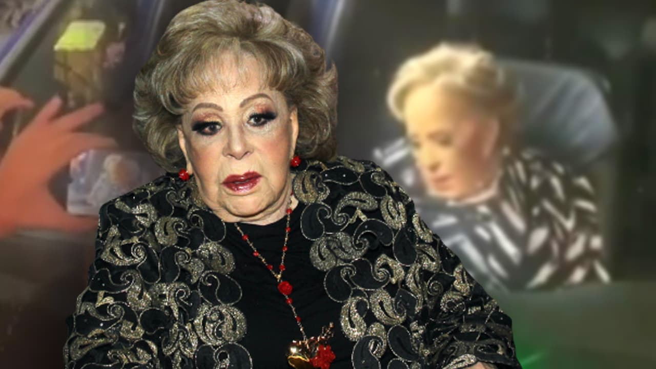 El día en que Pinal abandonó el teatro tuvo que ser cargada en hombros para poder subirla al auto que la trasladó a su casa. En medio del tumulto con los reporteros, la situación se tornó caótica aumentando el riesgo para la artista. 
<br>