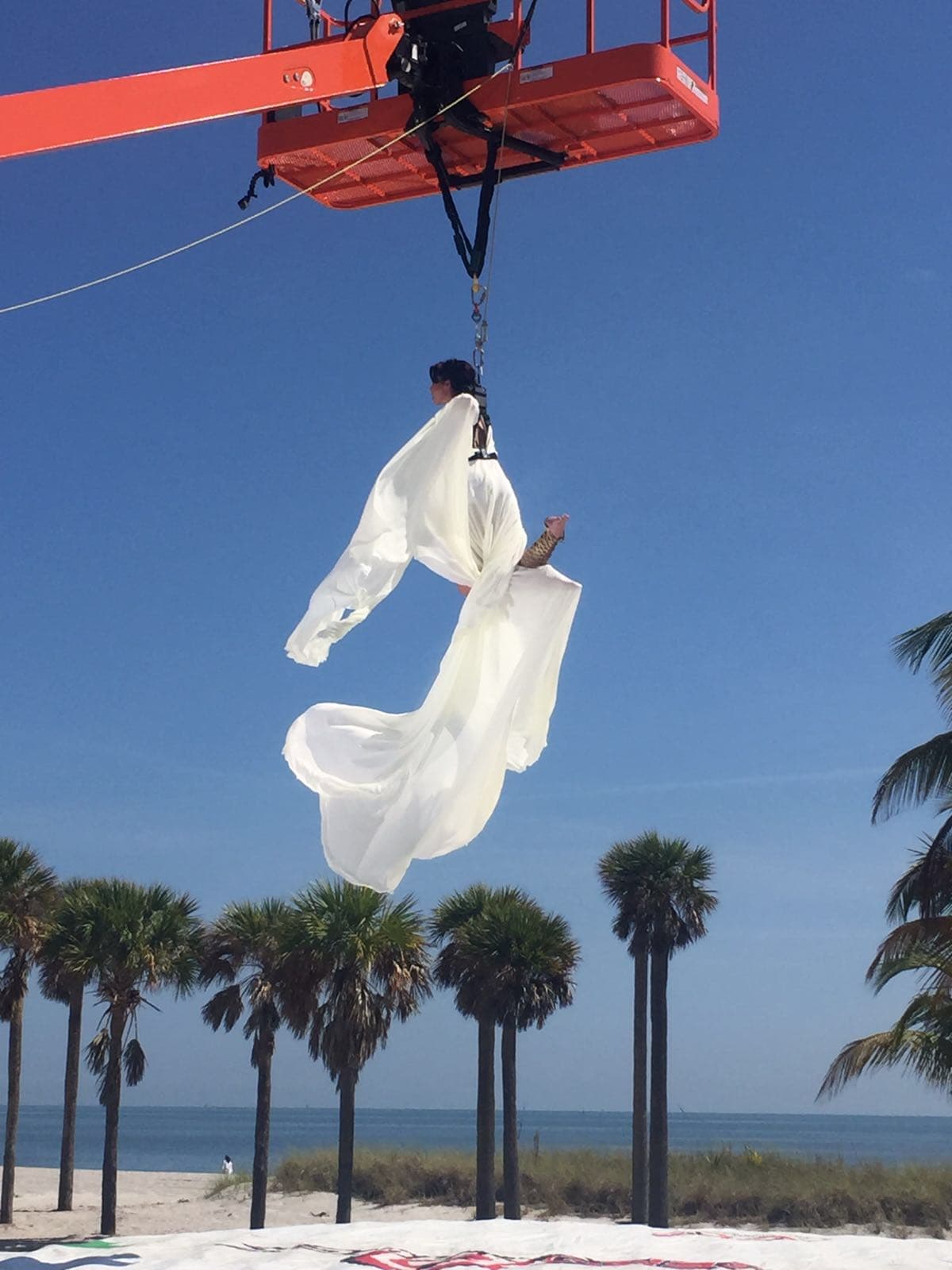 Disfruta las mejores fotos detrás de cámara del difícil reto que enfrentaron las bellas a 20 pies de altura.