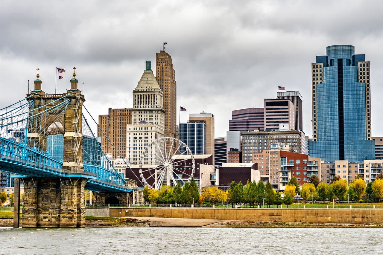 <b>Puesto 13. Área metropolitana de Cincinnati (Ohio, Kentucky e Indiana)</b>
<br>
<br>Promedio de renta: 1,400 dólares.
<br>
<br>Aumento de diciembre de 2020 a diciembre de 2021: +15.9%.
<br>
<br>Los alquileres de unidades tipo estudio habían caído a inicio de 2021, pero se han ido recuperando en la medida que la economía va dejando atrás las consecuencias de la pandemia.
<br>