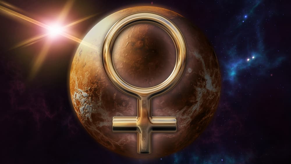 Como Venus es el regente de Tauro y de Libra y en estos momentos está directo, su elongación adquiere gran importancia al comenzar el mes de junio pues se encuentra transitando por Aries, que es el primer signo del zodíaco y del elemento fuego.