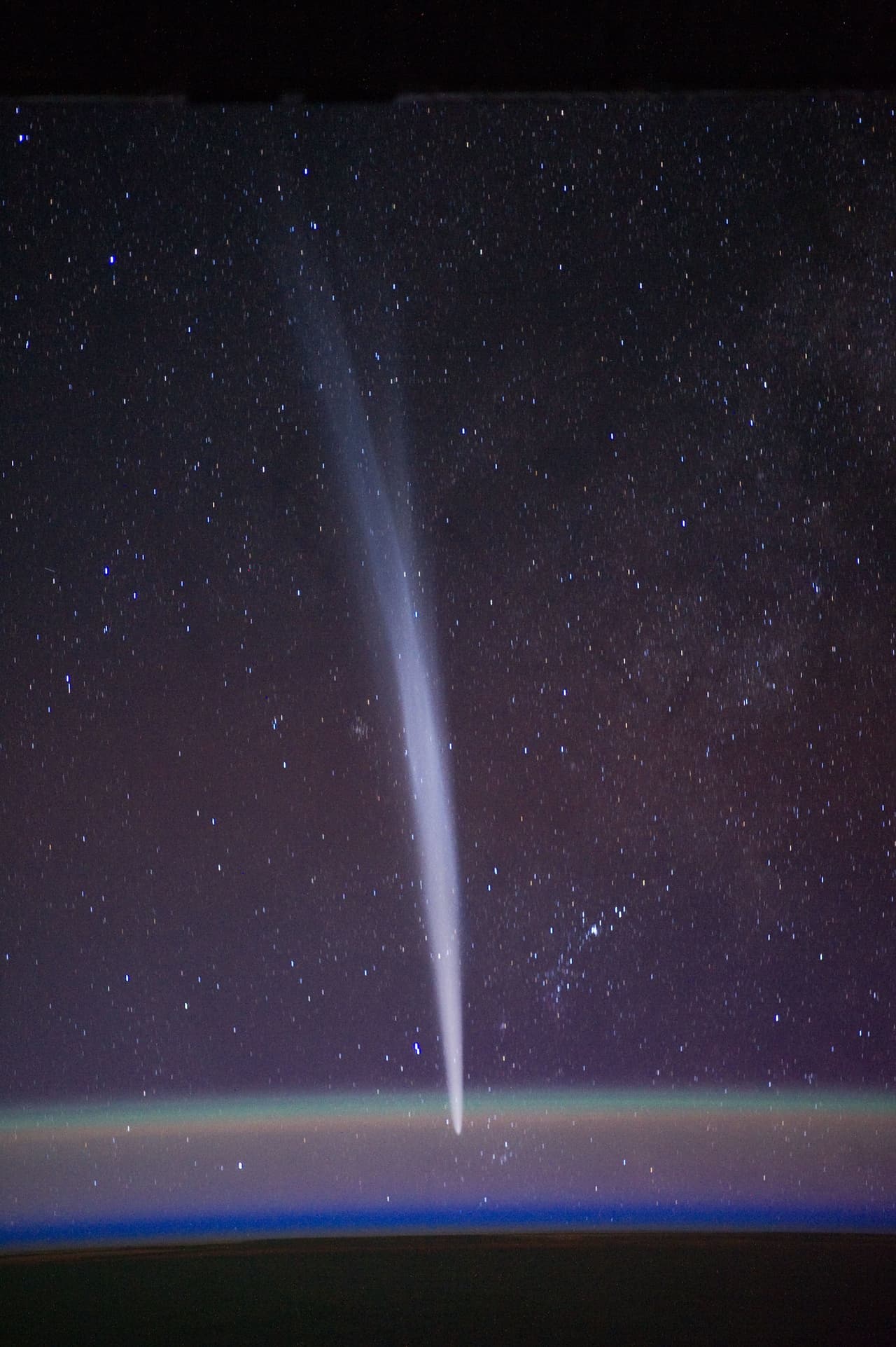 El cometa Lovejoy captado por el estronauta de la NASA, 
<b>Dan Burbank, comandante de la Expedición 30, a bordo de la <a href="https://www.univision.com/temas/estacion-espacial-internacional">Estación Espacial Internacional</a> en diciembre de 2011. </b>
<br>