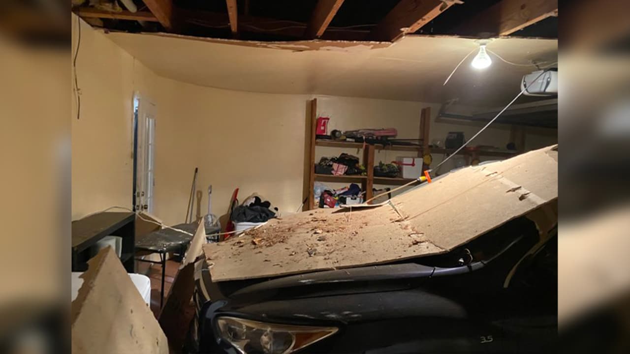 Así quedó este vehículo estacionado en la cochera de la casa de Rog Tolentino.