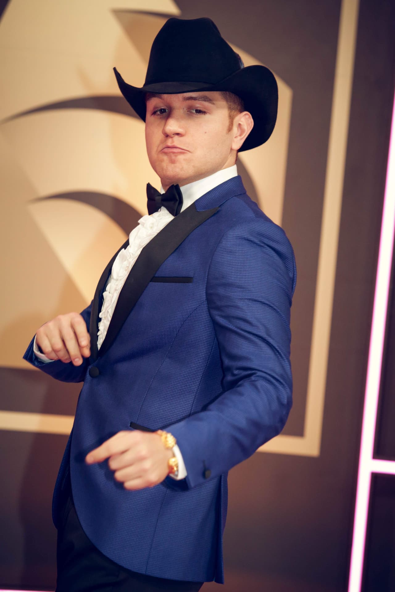 Por el momento el cantante y actor, cuyo nombre real es 
<b>Dasahev López Saavedra,</b> no reveló cuál es su próximo plan profesional. Sólo aseguró que "vienen sorpresas". 
<br>