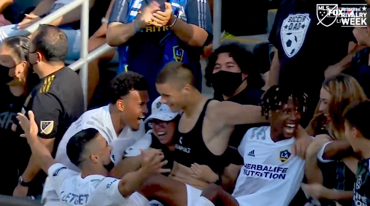 Con tremendo zurdazo Dejan Joveljić sella el segundo y LA Galaxy empata El Tráfico