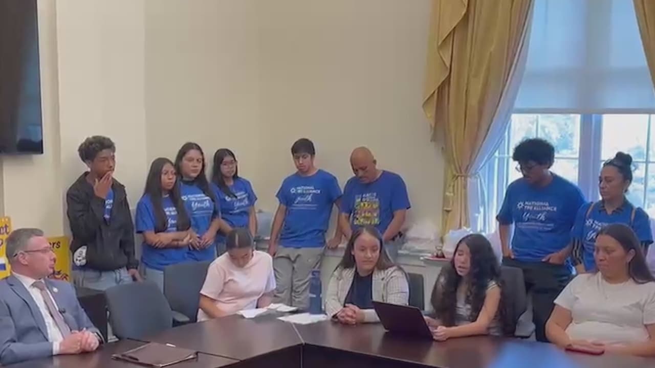 Hijos de salvadoreños viajan a Washington DC para pedir una extensión del TPS: "Tengo miedo"