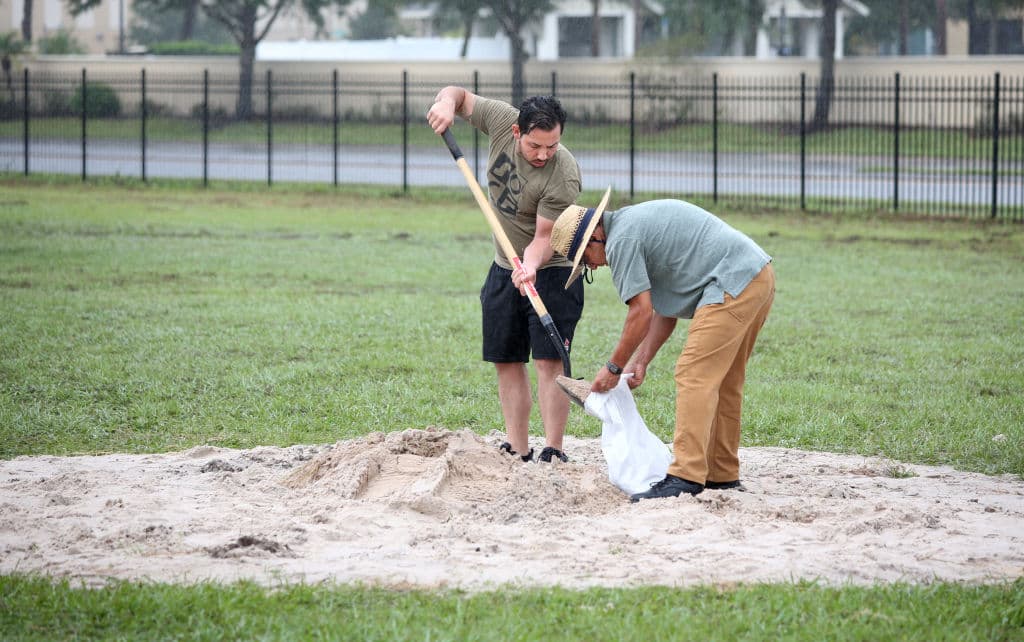 Los residentes unen fuerzas en momentos de crisis como la posible llegada de un huracán. Más aún a casi dos semanas del paso del huracán Helene por la zona. Entre Florida, Georgia, Carolina del Norte y Carolina del Sur este fenómeno ha cobrado más de 280 vidas.