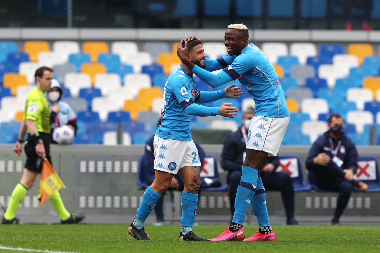 Napoli vence al Crotone y es cuarto de la Serie A