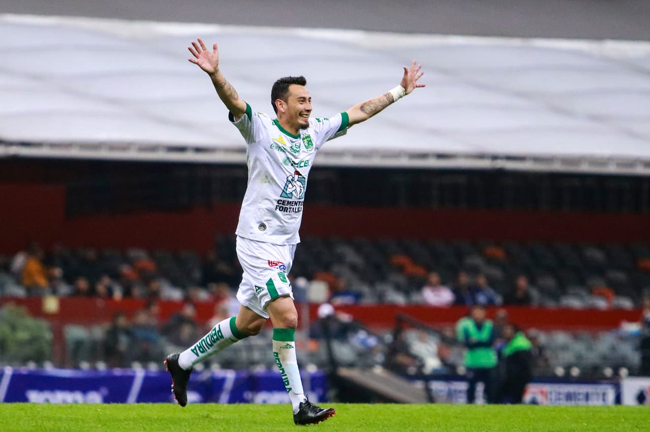 Fue ni más ni menos que Rubens Sambueza quien le daba una amplia ventaja de 3-1 al equipo visitante para sorpresa de todos.