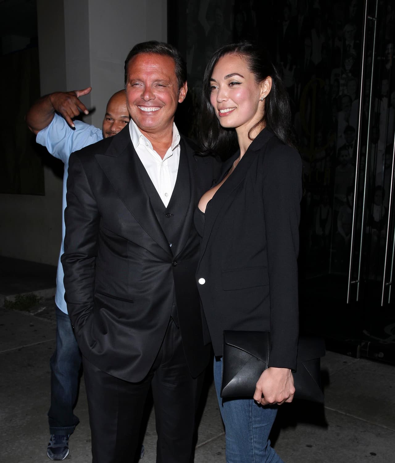 El 
<i>photobomb</i> a la foto de Luis Miguel y su nueva mujer.