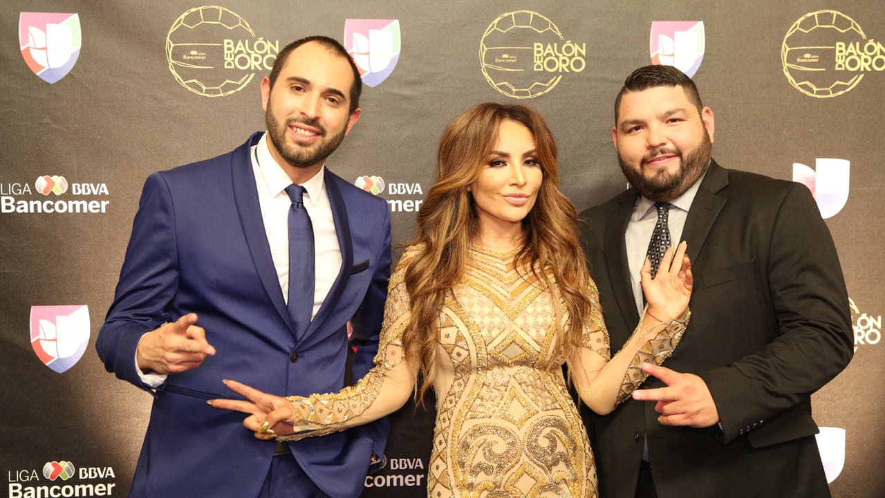 La Bronca , El Compa Ivan y El Tambochi representaron al Free-guey show muy bien en la gala del Balón de Oro.