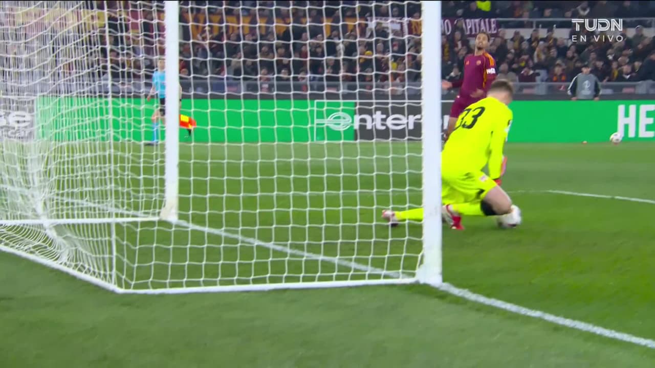 ¡GOL!  anota para AS Roma. Niccolò Pisilli