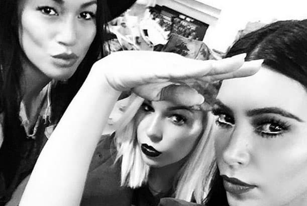 La integrante del clan Kardashian se ha mantenido muy activa en redes sociales.