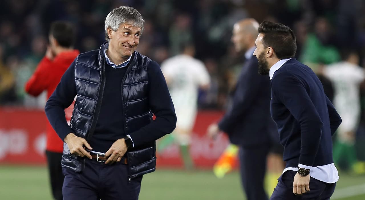 Quique Setién no lo podía creer y celebraba el bueno momento en el partido.