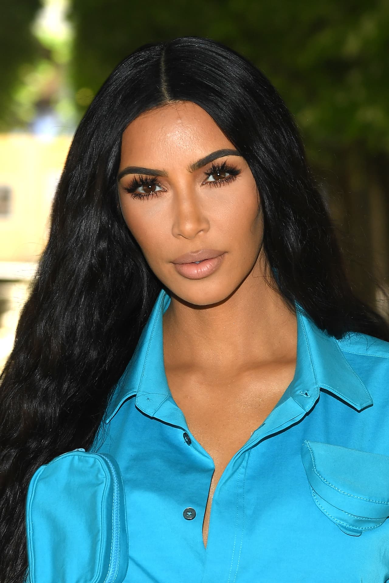 Aunque Kim lleva varios meses estudiando para ser abogada, apenas lo hizo público en abril durante una entrevista que ofreció a 
<b><a href="https://www.vogue.com/article/kim-kardashian-west-cover-may-2019">Vogue</a></b>
<a href="https://www.vogue.com/article/kim-kardashian-west-cover-may-2019">.</a>