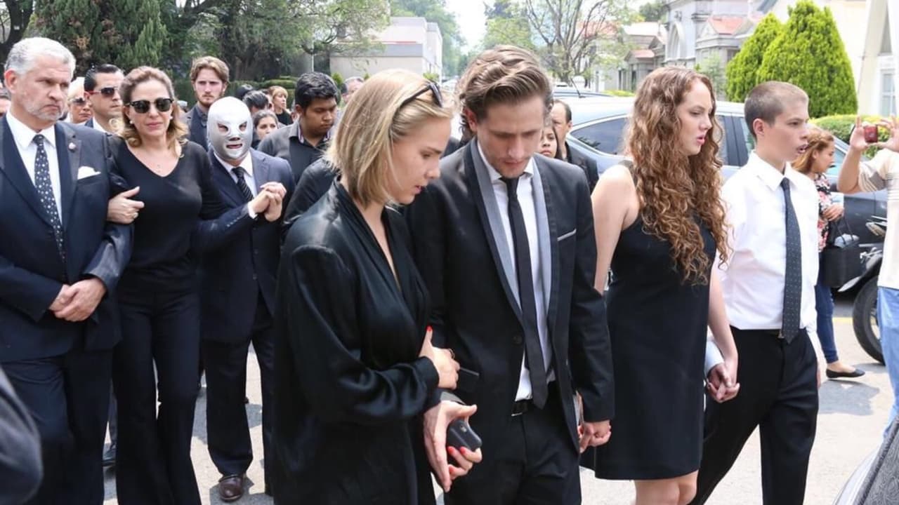 En días pasados, los hijos de Mario Moreno Ivanova se unieron más, al dejar sus cenizas al lado de su abuelo.