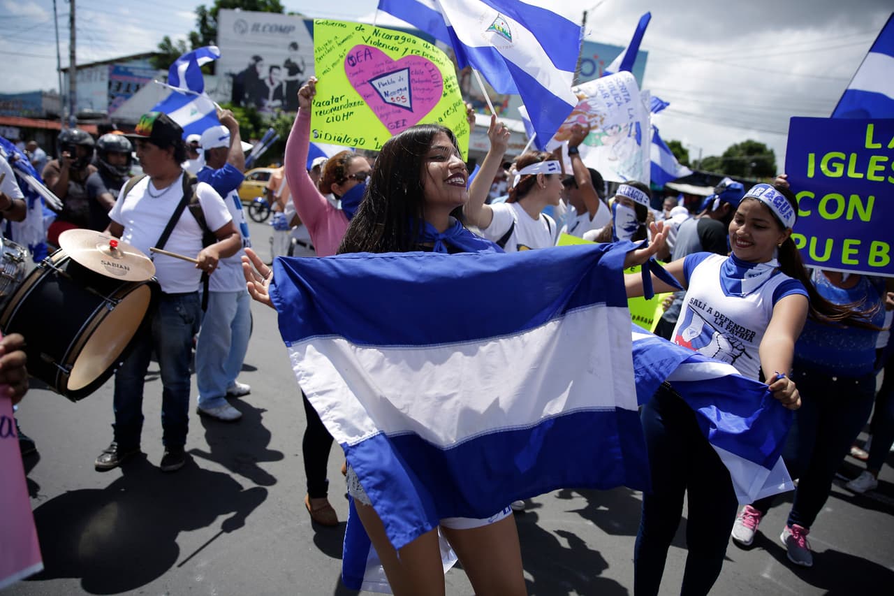 La marcha no fue tan multitudinaria como las anteriores convocadas a nivel nacional . En la de Managua, participaron miles de personas y estuvo animado con bandas de música, trompetas y disparos al aire de morteros artesanales, las armas caseras usadas por los ciudadanos como método de defensa ante la represión gubernamental.