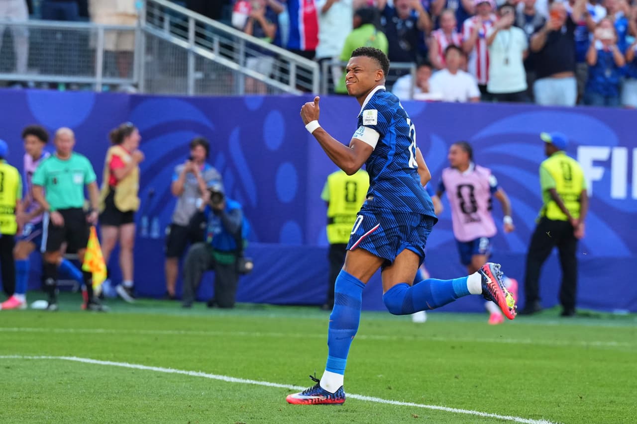 Kylian Mbappe festeja su gol.