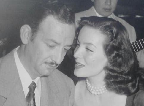 Cuando se conocieron, en el set de 'El peñón de las ánimas', Jorge Negrete y María Félix se cayeron muy mal y no se soportaban, pero la vida da muchas vueltas, y diez años después se casaron de verdad, locamente enamorados. El matrimonio duró poco: El "charro cantor" murió en 1953 y "La Doña" tardó 10 años en volver a casarse, siendo el millonario Alex Berger quien le vino a abrigar el corazón.