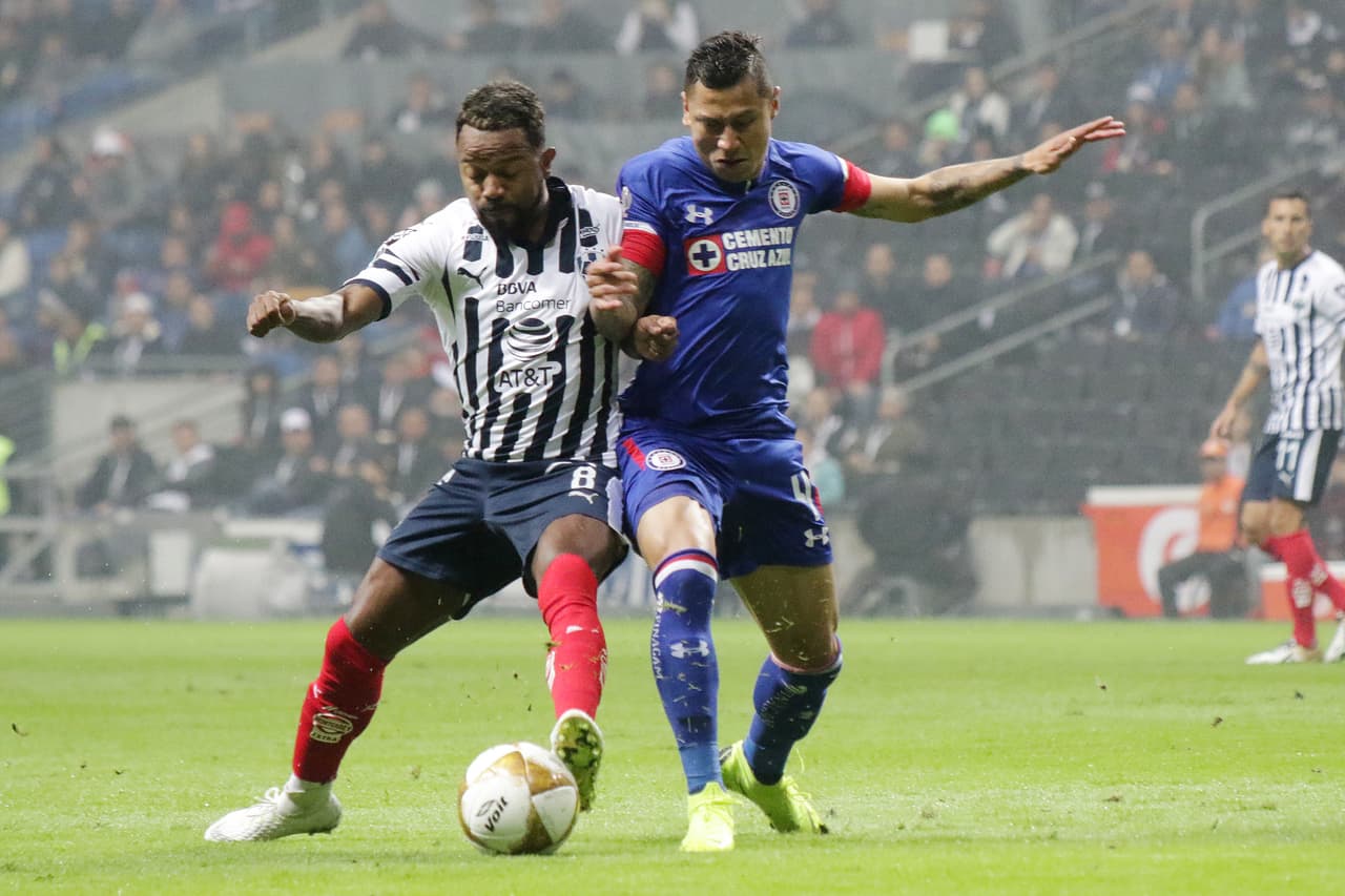 <b>Julio César Domínguez: 5. </b>Sufrió con las constantes llegadas de Funes Mori. Le costó meterse al juego y lo pagó caro con el gol tempranero. (Imago 7)