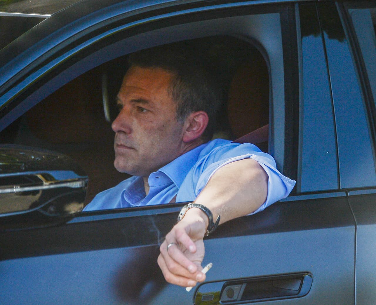 Ben Affleck dirigiéndose a su oficina en Los Ángeles, según The Grosby Group.