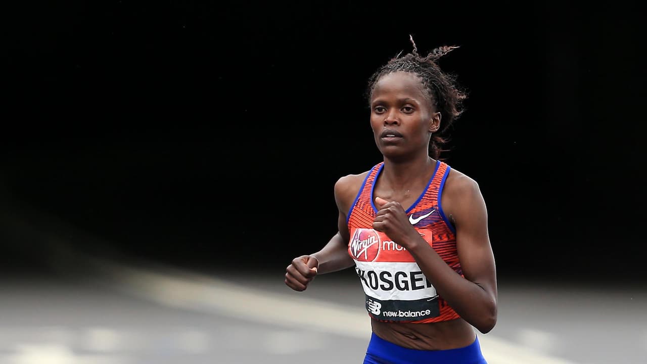 Brigid Kosgei corriendo el maratón de Londres en 2019.