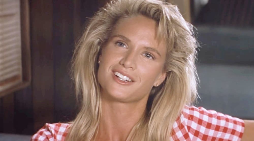 <b>Kelly Lynch</b>
<br>Dalton conoce a la doctora Elizabeth Clay poco después de comenzar a trabajar en el Double Deuce, ya que acude a su clínica para recuperarse de una intensa pelea. Con el tiempo desarrollaron una amistad que terminó en un apasionado romance.
<br>