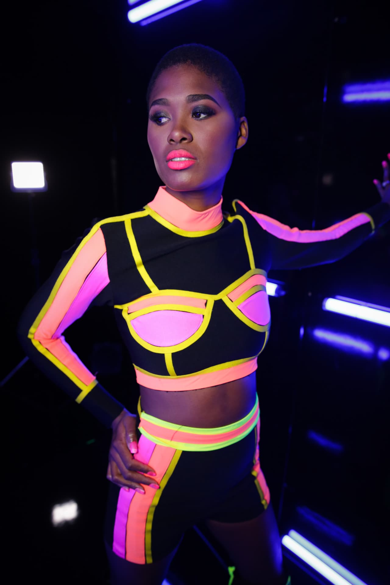 ¿Recuerdan estos atuendos fluorescentes?