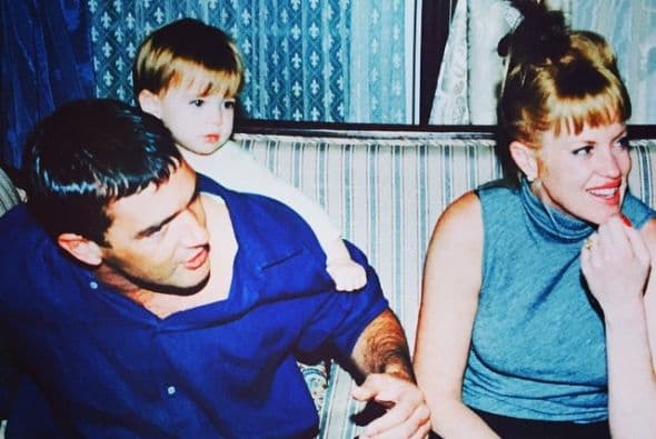 Aquí una foto junto a Stella, cuando eran una linda familia.