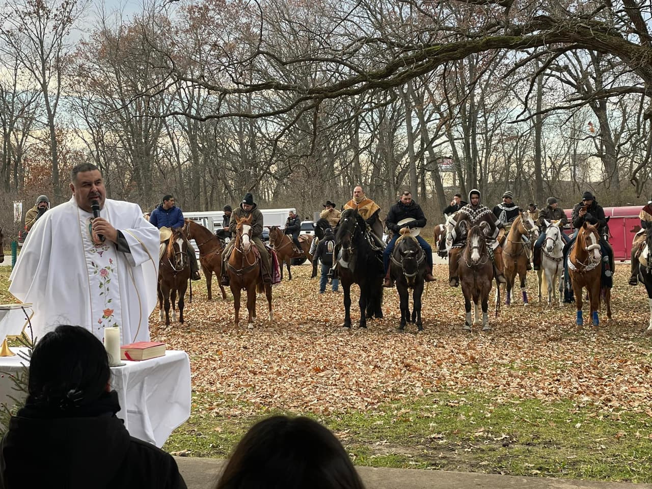 El 4 de diciembre se recibió la peregrinación de los jinetes al Santuario de Des Plaines.