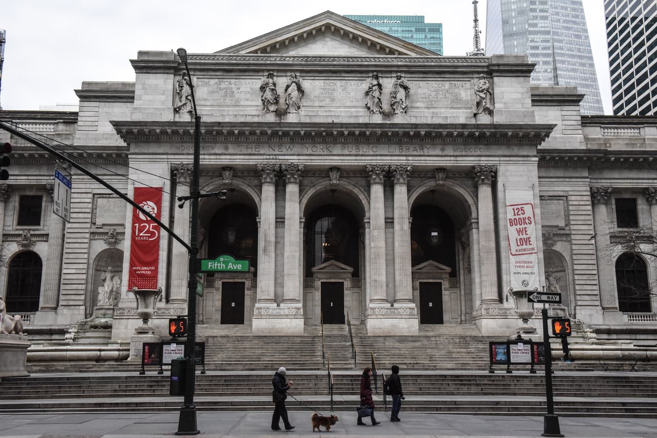 La Biblioteca Pública de Nueva York también echó el cerrojo a sus puertas para prevenir la expansión del coronavirus, por recomendación de autoridades sanitarias locales y de organismos internacionales.
