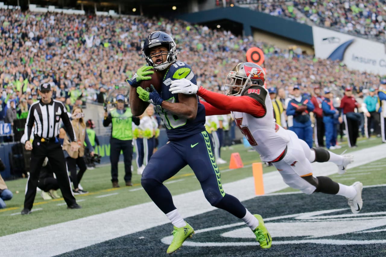 <b>Un jugador consistente</b>
<br>- Lockett está desde el 2015 con Seattle, solamente se ha perdido un partido de los 80 que se han jugado de temporada regular desde que fue seleccionado en el Draft hace cinco años.
<br>- No es un elemento propenso a las lesiones y, seguramente, estará entre los tres receptores ideales para Wilson, así como ha sucedido en este tiempo.