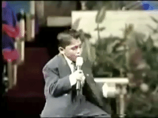 Nezareth es originario de Paijan, provincia de Ascope, en la región de La Libertad, Perú, y ha viajado por todo el continente con la Biblia bajo el brazo, visitando países como Bolivia, Chile, Colombia, Guatemala y Estados Unidos.