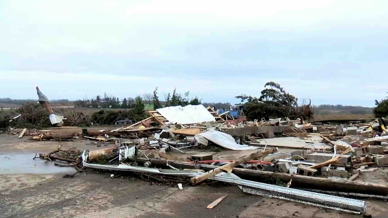 Tornados arrasan cinco estados del centro y norte de EE.UU.