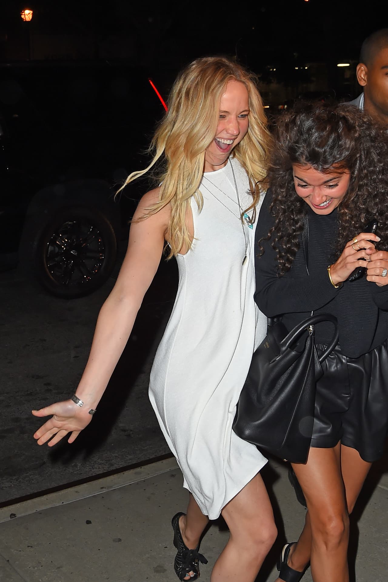 Salió a cenar sushi con sus amigas.