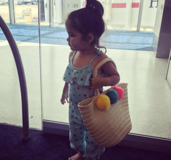 La bolsa y accesorios no pueden faltar y Giulietta lo sabe.