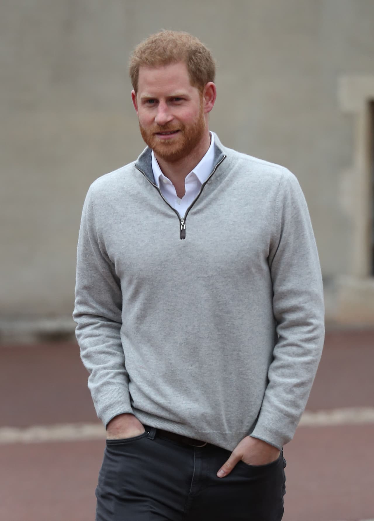Todos los gestos del príncipe Harry al anunciar el nacimiento de su bebé con Meghan Markle el 6 de mayo de 2019.