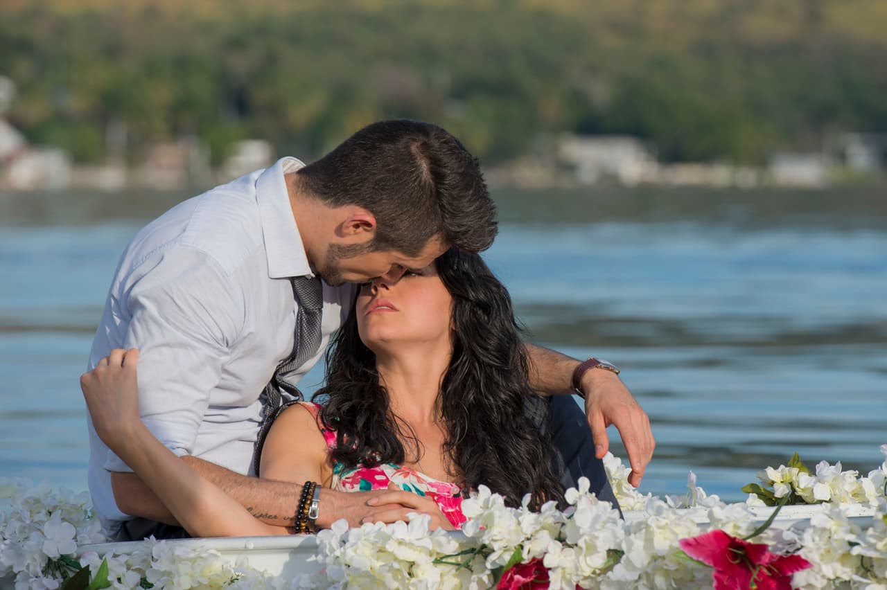 ¡Ahhh! ¡Y no podían faltar los besos!