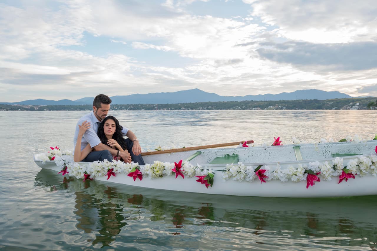 Un hermoso paisaje fue el escenario perfecto para demostrarse su amor.