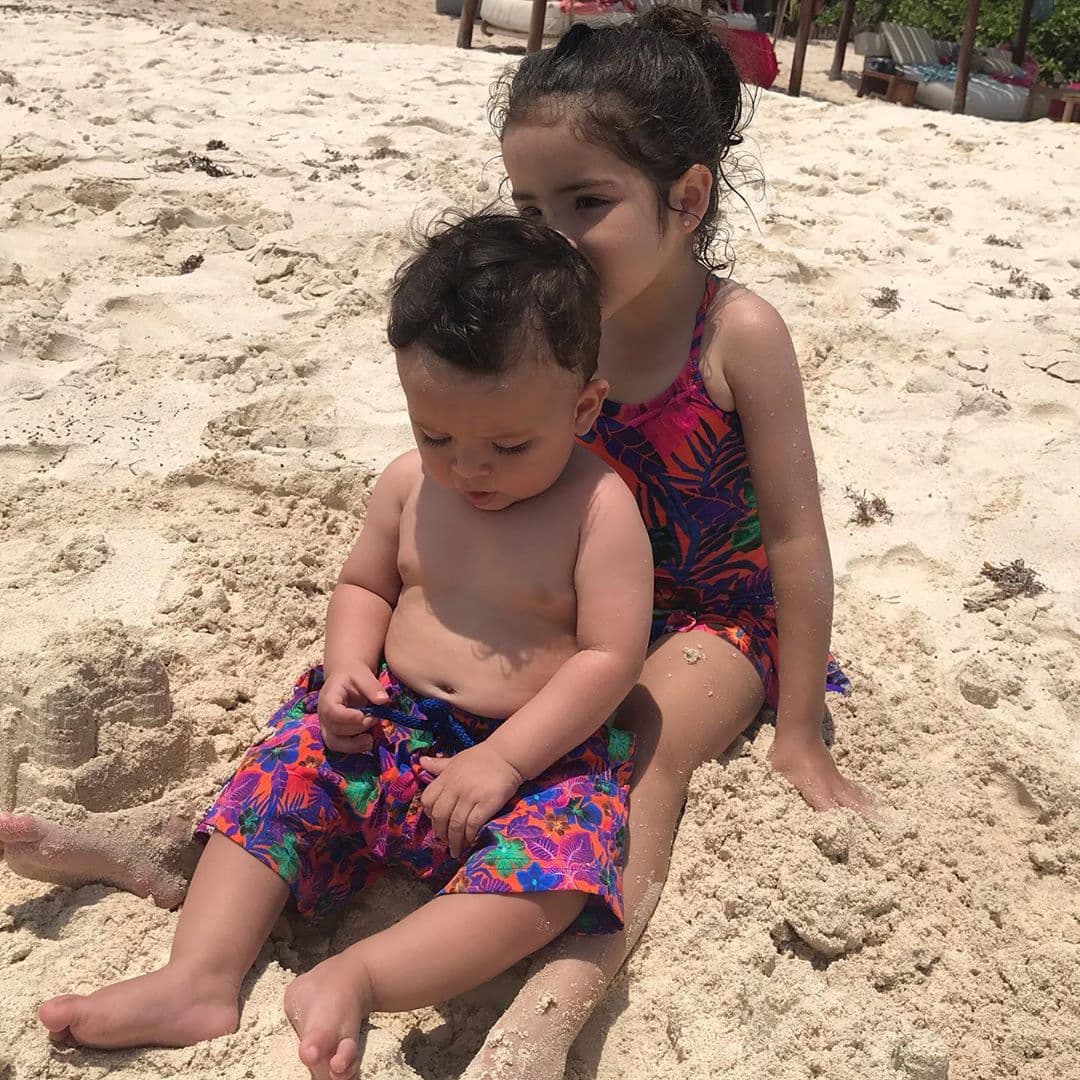 Precisamente, aquí la nena con su hermanito Gael, la adoración de sus papis y de toda nuestra familia de Despierta América. ¡Feliz Día del Niño a ellos y a todos los niños, de edad y de corazón!