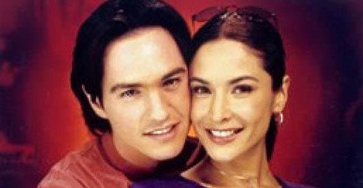 Mauricio Ochmann caía enamorado de ella y Chabela sufría por no poder revelarle su identidad nocturna.