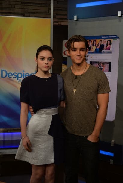 Brenton Thwaites y Odeya Rush estab lístisimos para contarnos todo sobre su nueva película, 'The Giver'.