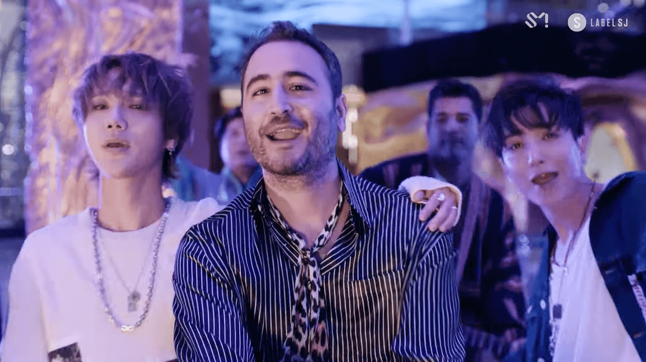 En 2018,
<b>Super Junior y Reik</b> se unieron para grabar un tema que fusiona el K-Pop y el pop latino titulado “One More Time (Otra vez)”. Una semana después de su lanzamiento, la canción alcanzó los 12 millones de reproducciones en Youtube.