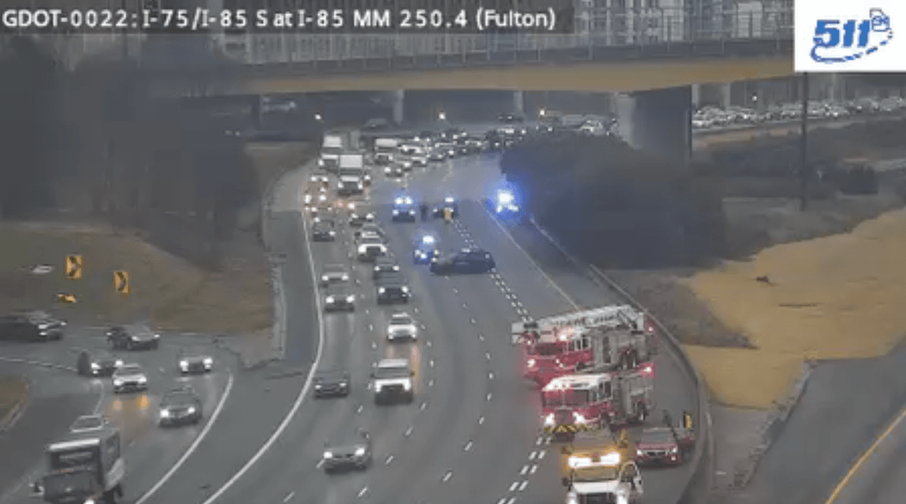 Aproximadamente a las 8:00 a.m., ya se habían reabierto los carriles, sin embargo, se reporta fuerte congestión vehicular.