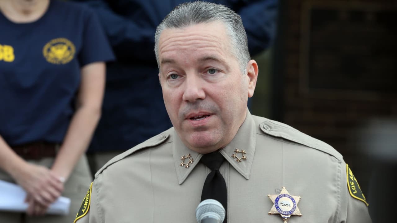 “El toque de queda en Los Ángeles continuará hasta que desaparezcan las protestas”, según el jefe del aguacil