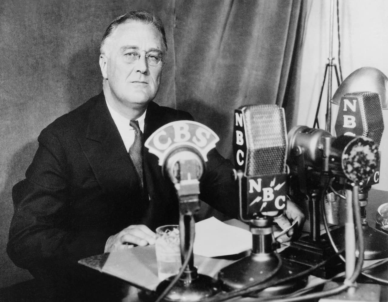 De dónde viene la tradición de los 100 días: un invento de Roosevelt inspirado en Napoleón para luchar con una emergencia nacional