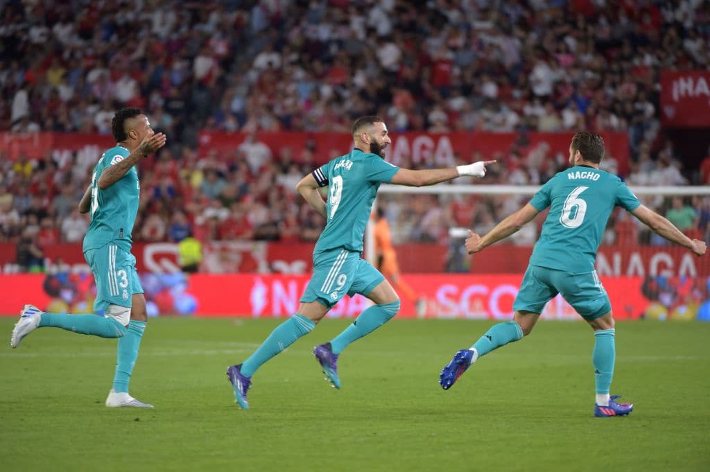 Real Madrid logró un nueva remontada y venció por 2-3 al Sevilla, que tuvo a Jesús ‘Tecatito’ Corona durante 60 minutos, y dejó encaminado el título de LaLiga de España.