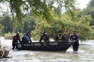 El río tiene zonas profundas y otras en las que el agua no rebasa el metro de profundidad.