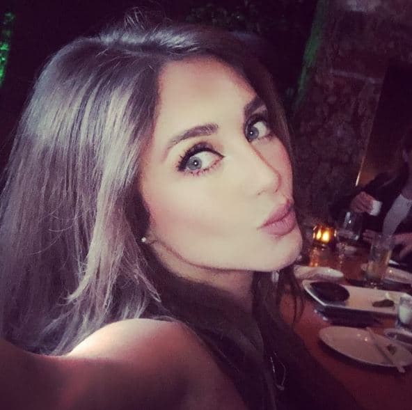 'A diario me fui acostumbrando, hasta el punto de estar feliz con mi delgadez. No me daba cuenta de que mi cuerpo estaba gritando auxilio. Con el paso del tiempo, mi cuerpo ya no aceptaba alimento hasta que mi corazón se detuvo por ocho segundos', admitió la cantante en una entrevista realizada para la serie "Cuerpos que gritan", producido por National Geographic.